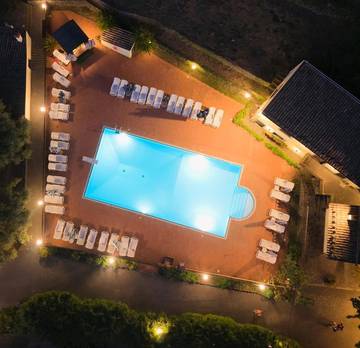 Cottage pour 3 personnes, avec jardin ainsi que vue et piscine, adapté aux familles à Randazzo