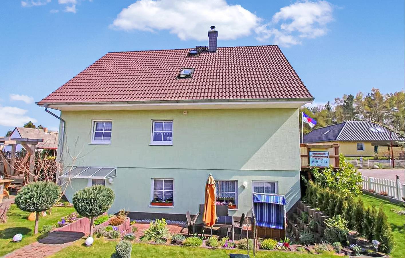 Entire holiday apartment, Cozy Beachside Apartment with Terrace & Parking in Drei Kaiserbäder, Heringsdorf