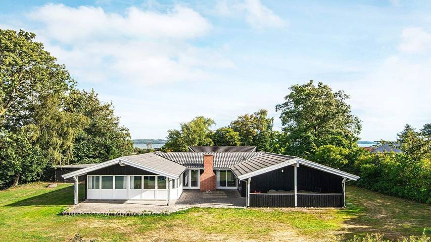 Ferienhaus für 11 Personen, mit Pool und Sauna sowie Garten und Whirlpool in Mørkholt