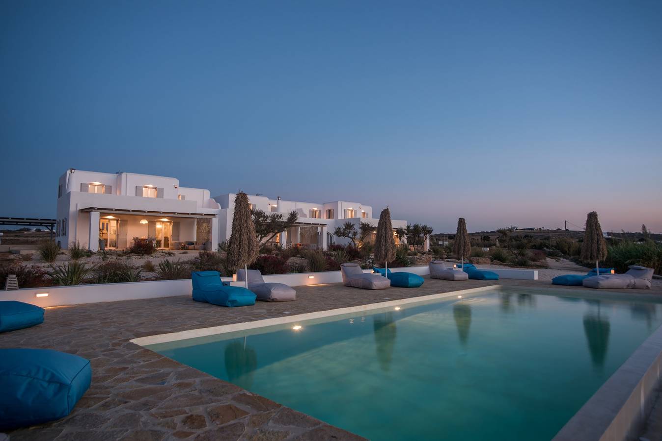White Sands Happy · Hip family pool villa, a walk in Paros