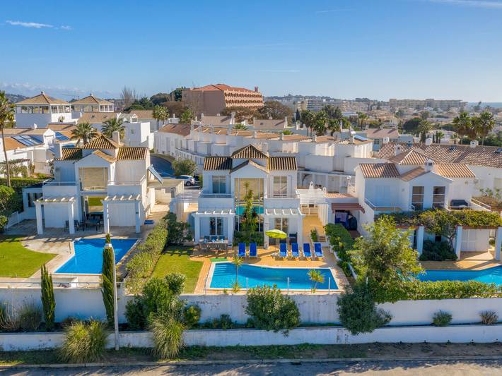 Ferienhaus für 8 Personen, mit Balkon und Garten sowie Pool - 1