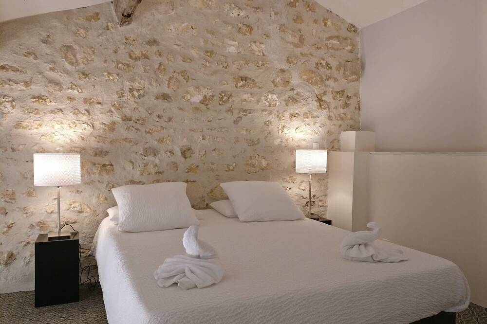 Chic, loft avec gîte accès a la piscine chauffe, idéal pour travail ou cocooning in Soyaux, Charente