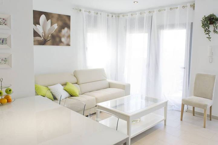 Vacation rental for 6 people, with balcony and yard, with pets in Sitges