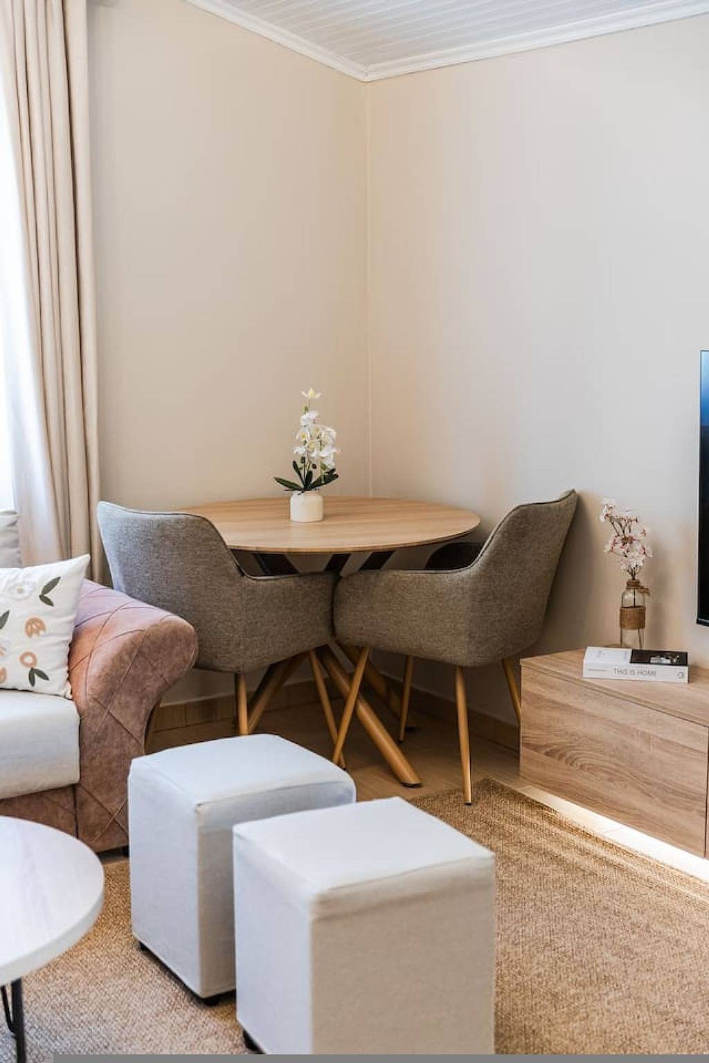 Geheel appartement, Loen Spacious Seaside Apartment 3Br Free Parking in Durrës (stad), Albanië