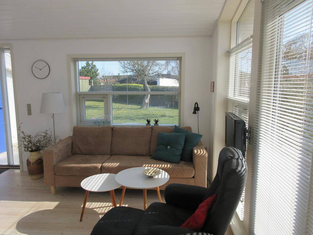 Schönes Ferienhaus mit Aussicht über den Limfjord und in der Nähe vom Østerstrand mit Badesteg. in Nyköbing Mors, Morsø