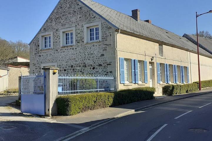 Location de vacances pour 12 personnes, avec jardin et terrasse dans l' Aisne