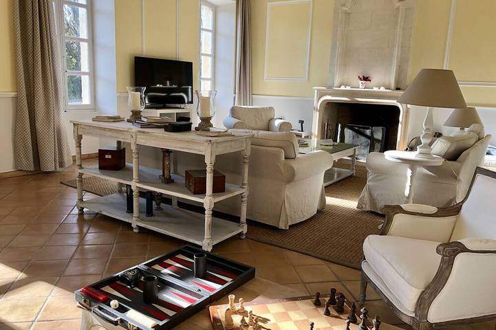 Location de vacances pour 10 personnes, avec jacuzzi et jardin à Sénas - 2