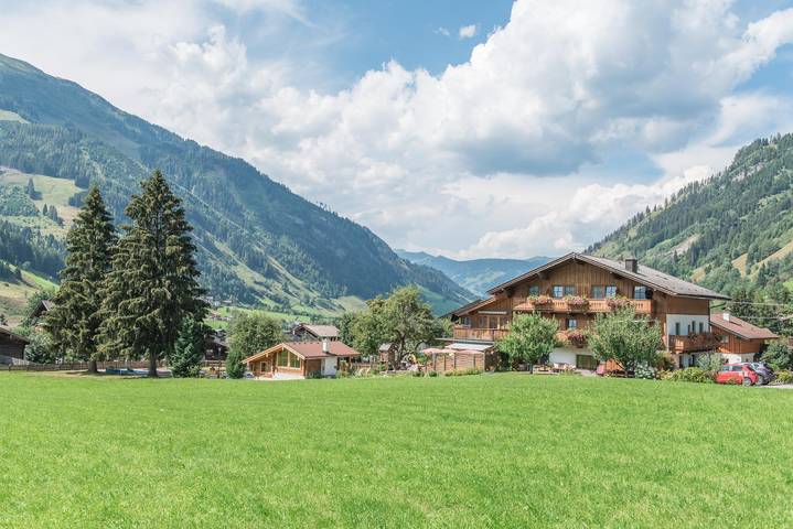 Ferienwohnung für 4 Personen, mit Balkon und Terrasse sowie Garten in Rauris