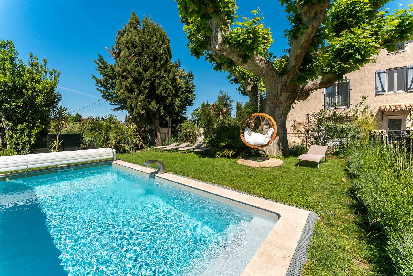 Appartement entier, Appartement 'Léonie' avec piscine partagée, Wi-Fi et climatisation in Avignon, Vaucluse