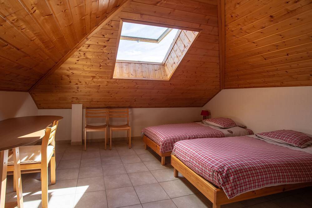 Appartement entier, Vue exceptionnelle sur le lac, le plan d'eau et les montagnes in Embrun, Parc national des Écrins