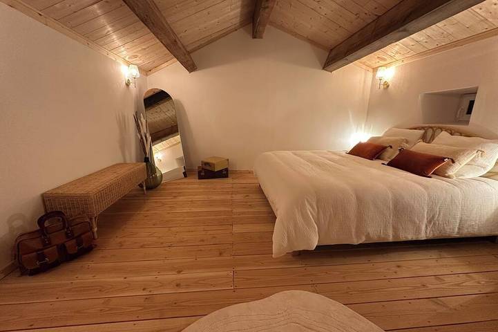 Location de vacances pour 2 personnes, avec jacuzzi ainsi que sauna et jardin à Saint-Étienne-de-Fontbellon - 4