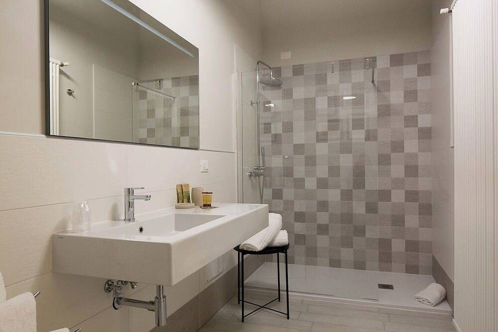 [B&B Costa Masciarelli] 3 Suites in the center of the city - Wi-Fi - A/C - View in L'Aquila, Gran Sasso