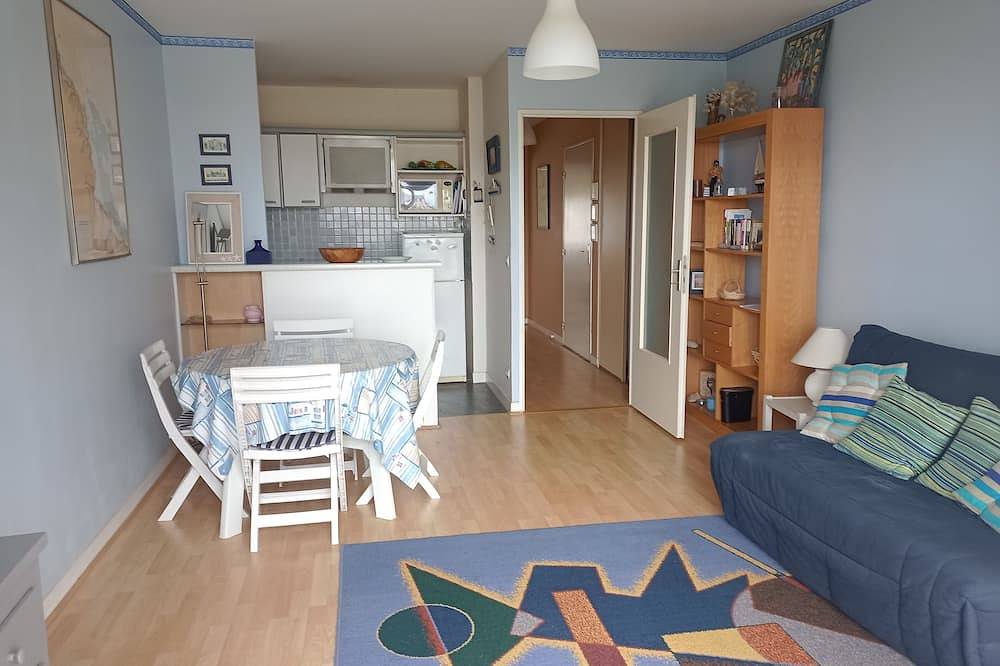 Appartement entier, 2 Pièces \"Le Grand Pavois\"  petite vue sur mer proche plages et commerces in Saint-Quay-Portrieux, Côte de Goëlo