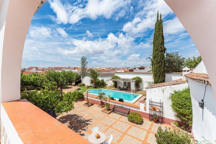 Casa rural para 14 personas, con piscina y jardín, Se admiten mascotas en Tierra de Barros - 3