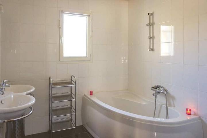 Location de vacances pour 6 personnes, avec jardin, animaux acceptés à Prades-sur-Vernazobre - 4