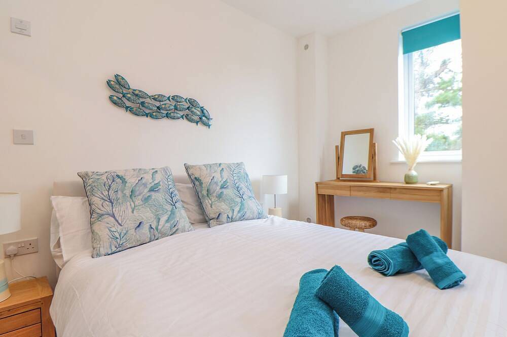 Upper Deck, family friendly, with a garden in Truro in Cornwall