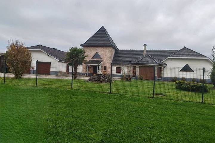 Location de vacances pour 12 personnes, avec jacuzzi à Aix-en-Ergny