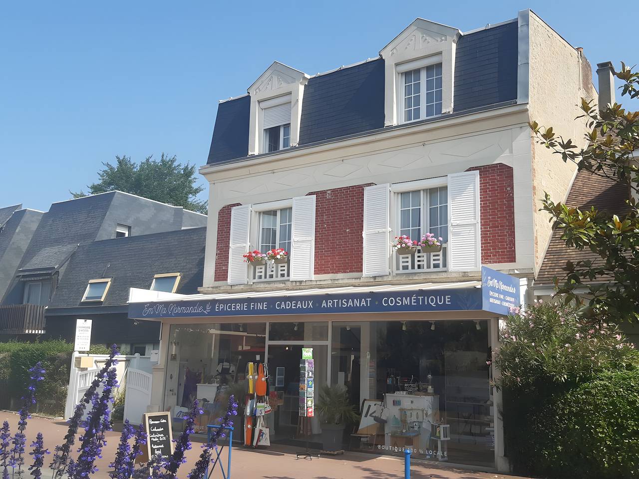 Chambre d’hôtes « Chambre 2 » avec terrasse, jardin partagés et Wi-Fi in Merville-Franceville-Plage, Région de Caen
