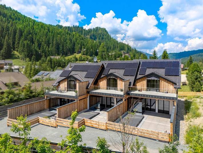 Ferienhaus für 8 Personen, mit Balkon und Whirlpool sowie Terrasse und Pool