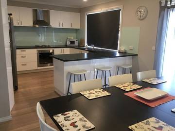 Holiday Home for 10 People in Surf Beach, Philip Island, Photo 3