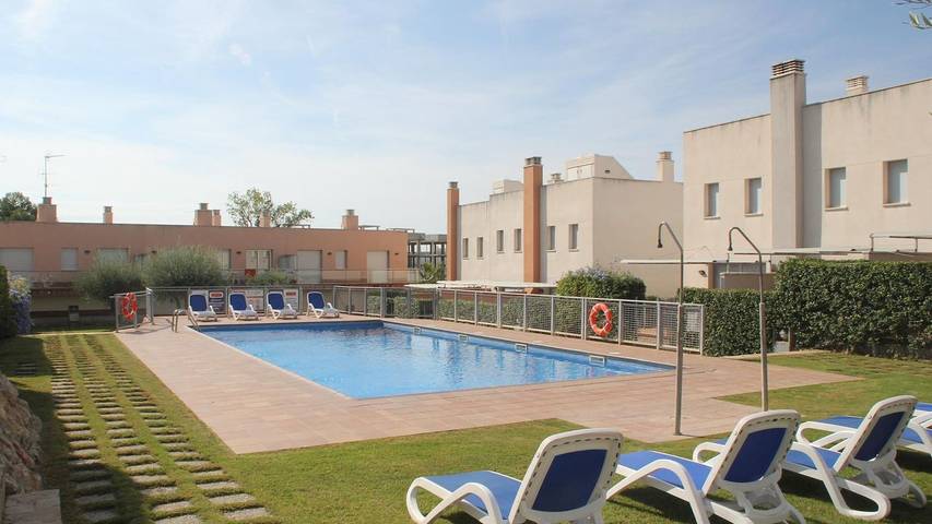 Apartamento para 6 personas, con piscina y balcón/terraza en Creixell