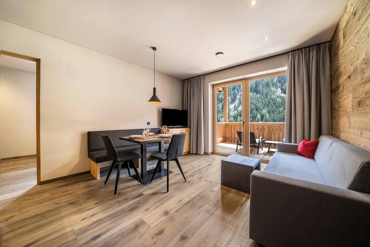 Entire apartment, Holiday Apartment "Seebrunn - Riemerbergl Alm" with Wide View, Wi-Fi and Terrace in Kuppelwies, Ulten
