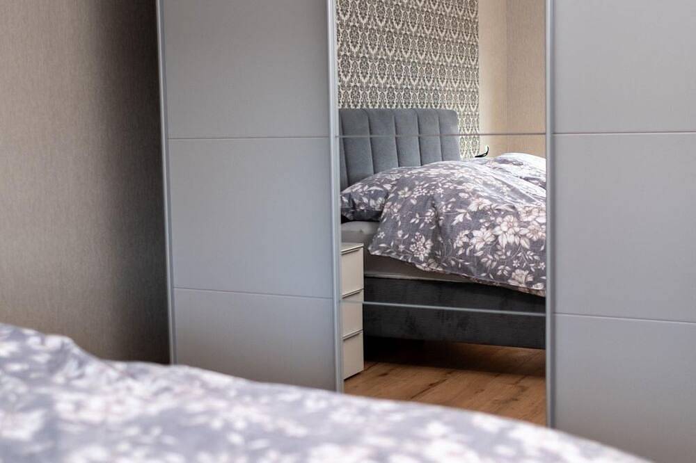 Ganze Wohnung, 2-Bett-Ferienwohnung Zweisamkeit, Bad/Wc - Villa Basilika, Ferienwohnungen in Prüm, Naturpark Hohes Venn-Eifel