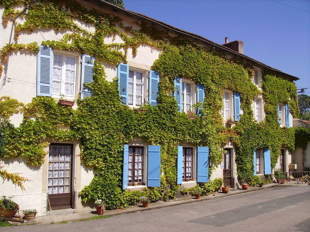 Chambres d'hôtes Le Moulin - Chambre de la Rose in Mareuil-sur-Lay-Dissais, Région de La Roche-sur-Yon