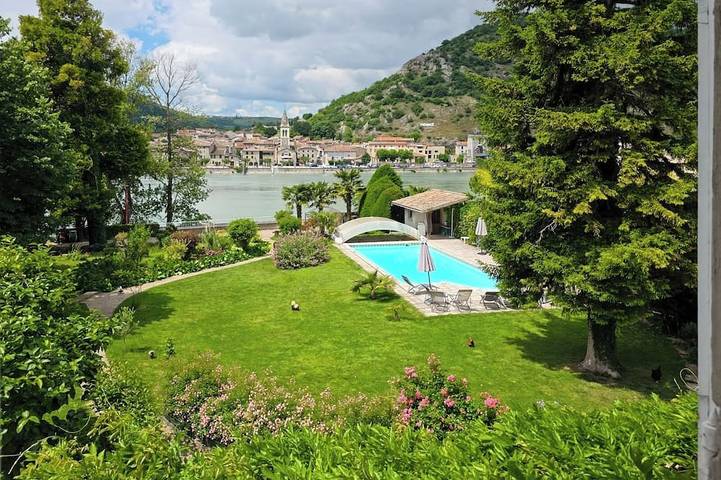 Location de vacances pour 15 personnes, avec Terrasse ainsi que Jardin et Piscine à Andancette