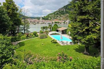 Gîte pour 15 personnes, avec piscine et jardin à Andancette