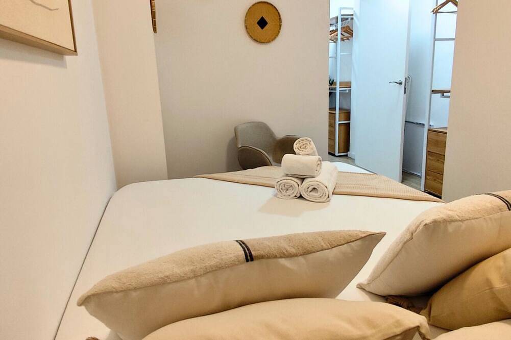 Entire apartment, Travel Habitat Orriols - Torrefiel Apartment in Valencia, Costa de Valencia