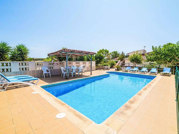 Finca mit Pool für 8 Personen, mit Balkon und Terrasse sowie Garten und Pool in Es Trenc