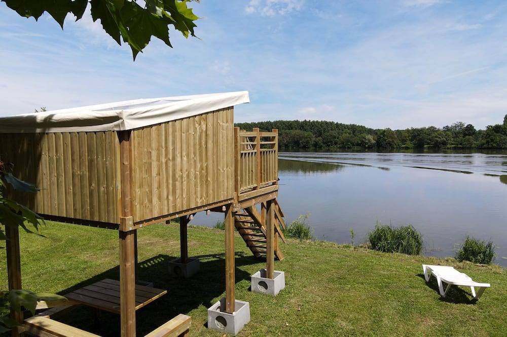 Unusual cabin for adventurers, breakfast and lake view! in Crêches-sur-Saône, Beaujolais