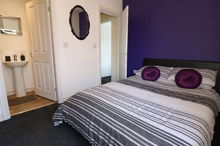 2 Snape Hill, family friendly, with open fire in Dronfield in Derbyshire