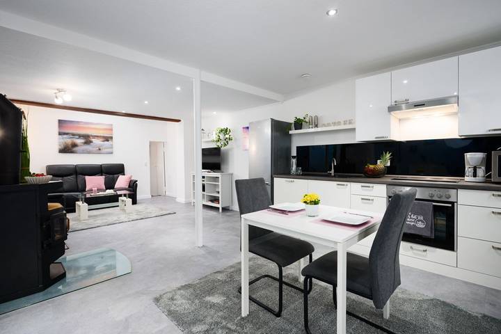 Ferienwohnung für 2 Personen, mit Garten und Ausblick an der Kieler Bucht