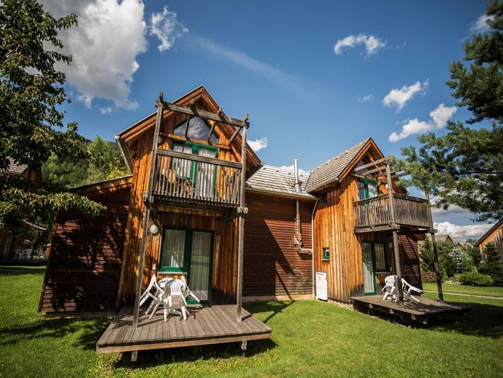 Ferienwohnung für 4 Personen, mit Balkon und Terrasse sowie Kinderpool und Pool