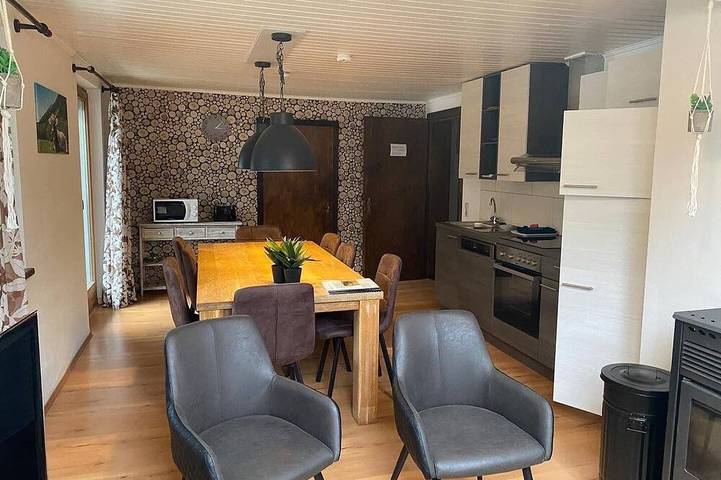 Ferienwohnung für 8 Personen, mit Whirlpool und Garten in Stall
