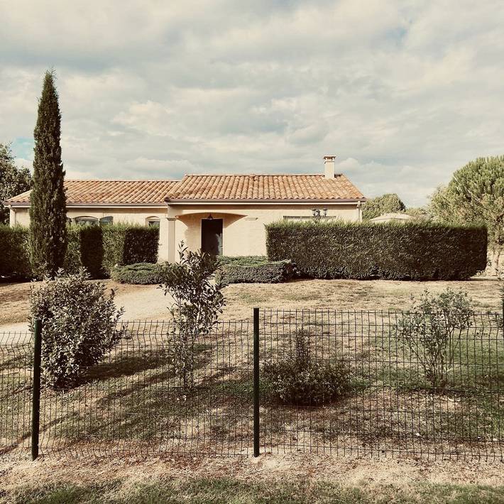 Gîte pour 10 personnes, avec piscine, adapté aux familles à Saint-Martial-de-Nabirat