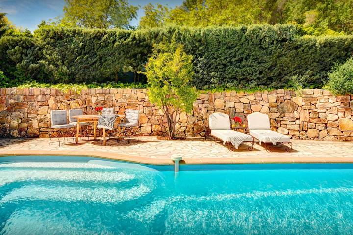 Ferienhaus für 6 Personen, mit Balkon und Terrasse sowie Garten und Pool