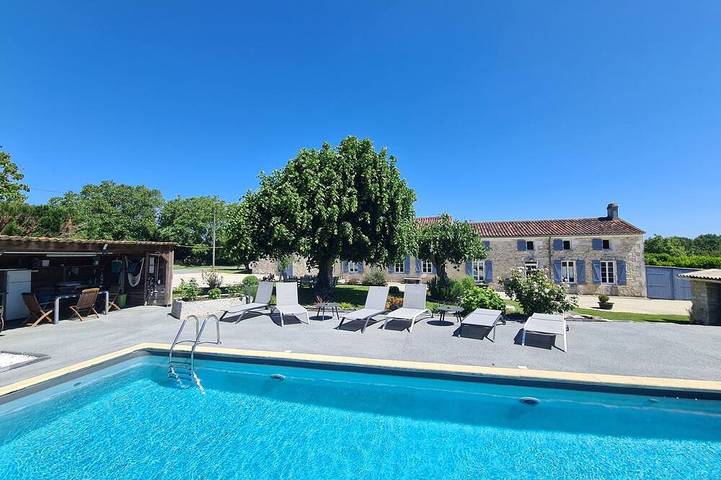Location de vacances pour 10 personnes, avec Jardin à Sainte-Radegonde (Charente-Maritime)