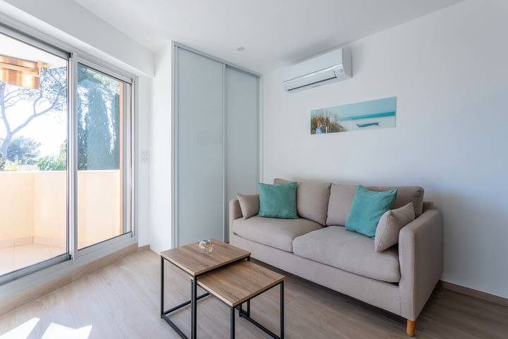 Location de vacances pour 2 personnes, avec balcon dans Boulouris