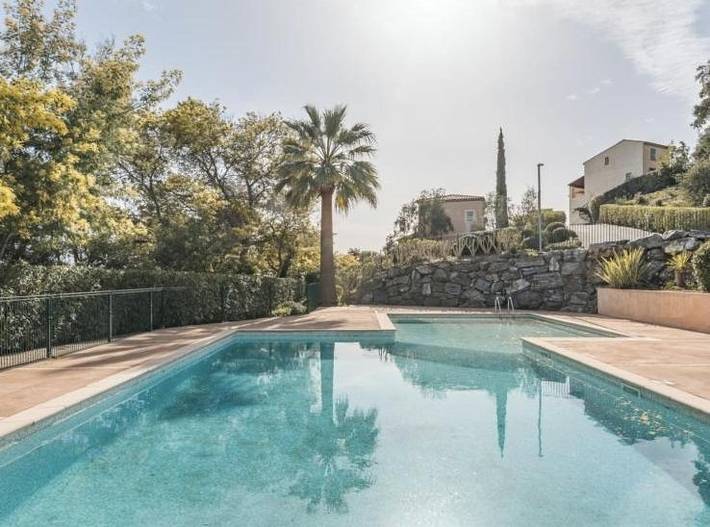 Gîte pour 5 personnes, avec vue ainsi que balcon et piscine dans Golf Bluegreen Sainte-Maxime