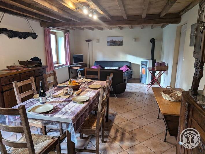Gîte pour 6 personnes, avec Balcon et Jardin à Chambost-Longessaigne