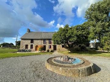 Location de vacances pour 13 personnes, avec terrasse et jardin, animaux acceptés à Saint-Martin-de-Landelles