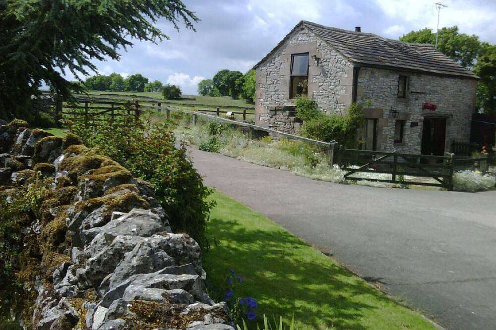 Encantadora casa de piedra caliza en el corazón del Peak District. in Aldwark, Derbyshire