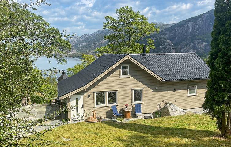 Ferienhaus für 6 Personen, mit Garten und Terrasse in Preikestolen