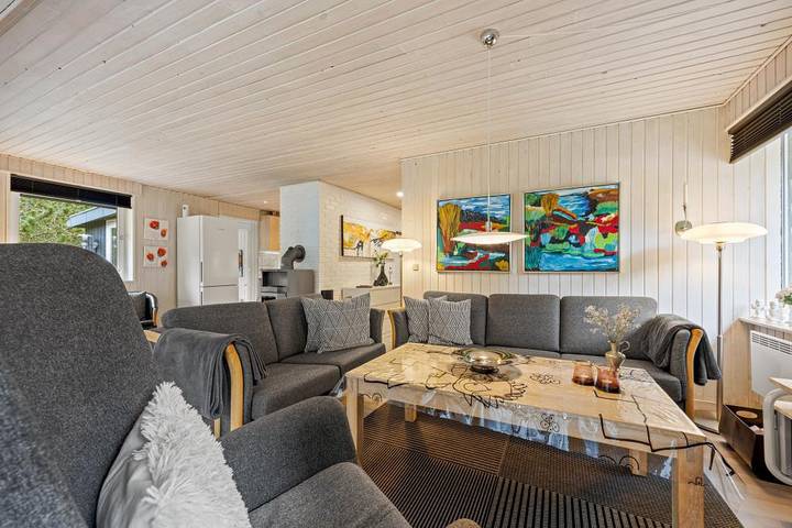Personally furnished holiday home with wood-burning stove in Ho, Región de Varde