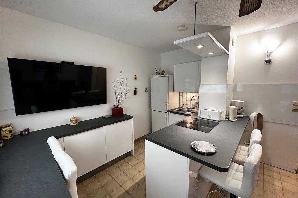 Entire apartment, Air-conditioned studio near Les Bonnettes & Monaco beaches in Le Pradet, Toulon region