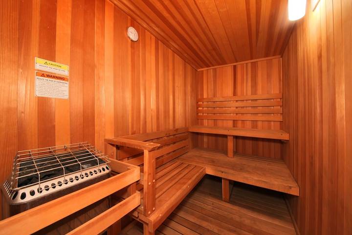 Holiday rental for 2 people, with pool and sauna as well as balcony and hot tub in Hollywood