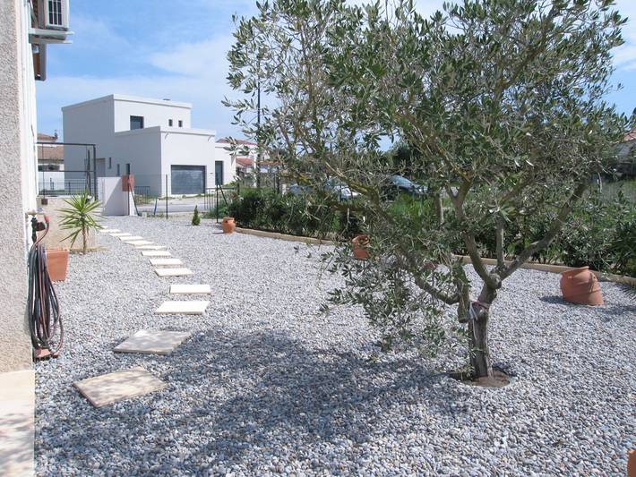 Elevated Villa with Terrace, Garden & Garage - A/C & Sleeps 6 in Saint-Cyprien, Mediterranean Coast (France)